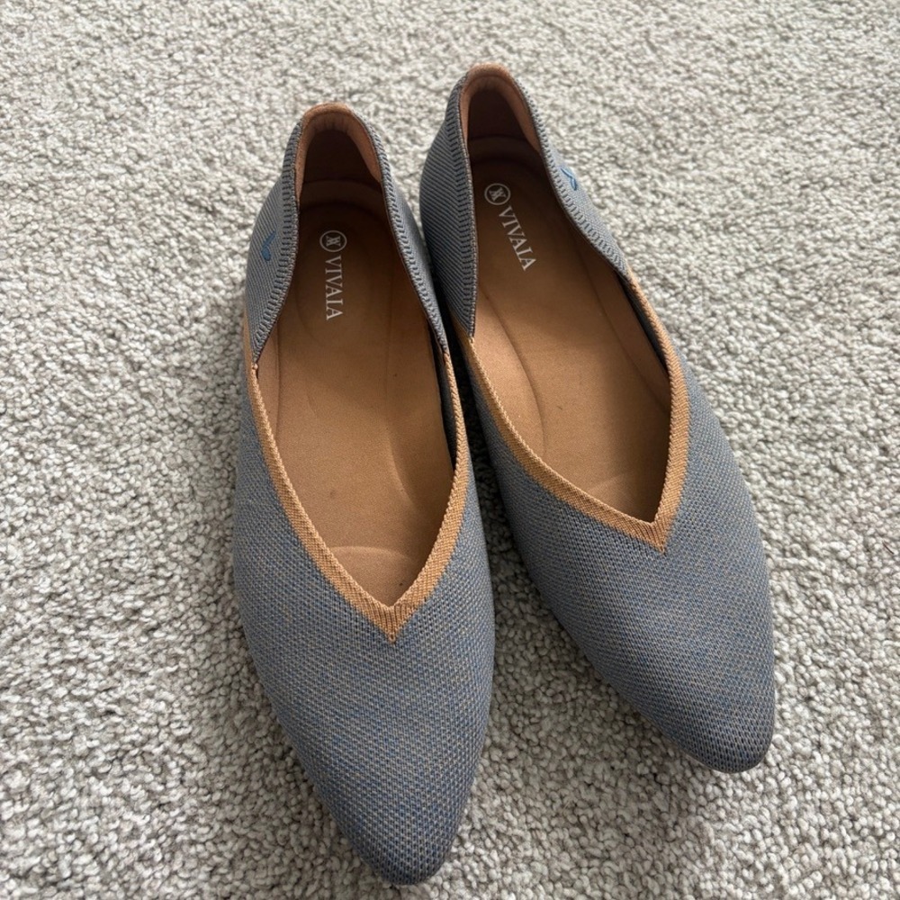 Vivaia Vienna Pointed Toe Flats Womens US 9 EU 40 Blue Tan Office Business